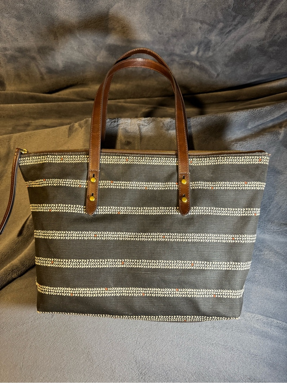 Fossil Jenna Tote Black White Heart Striped Large Zippered Tote Bag - Picture 5 of 13